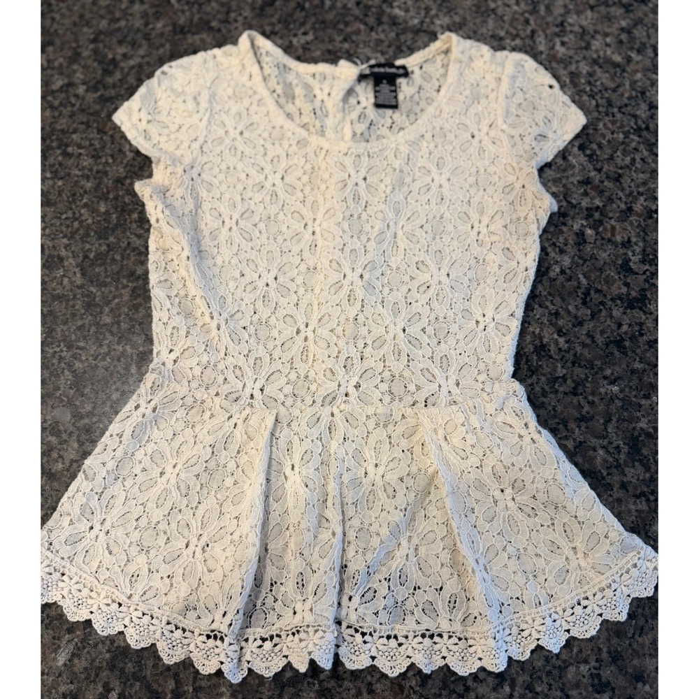 Valerie Bertinelli Ivory Floral Lace Peplum Top Button Back Scalloped Hem‎ Small